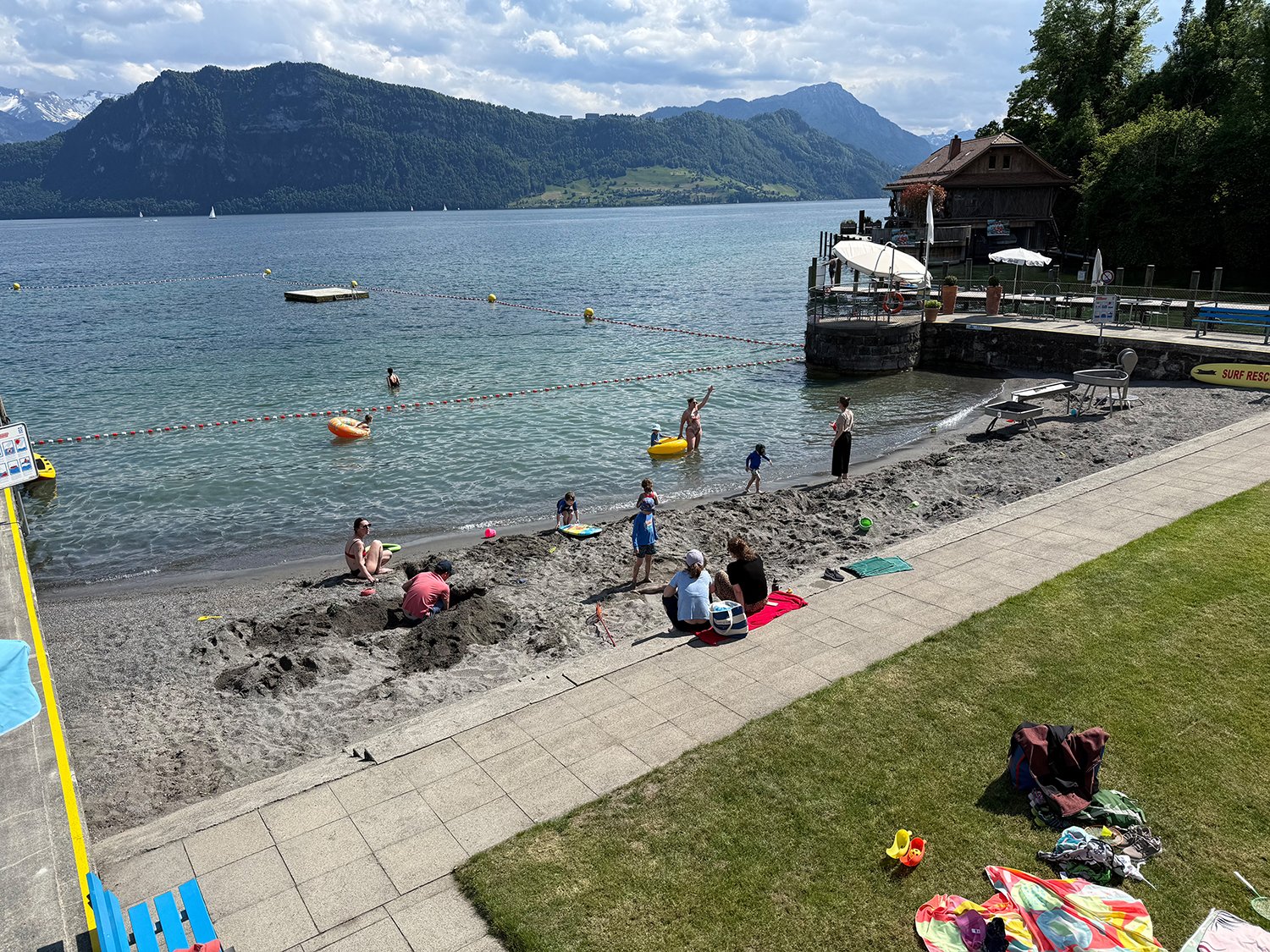 Beim Start in die neue Badesaison stand auch in diesem Jahr die beliebte Schatzsuche im Strand auf dem Programm.